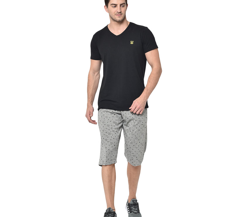 Vimal Jonney Cotton Blended Regular Fit Black 3/4th Capri For Men