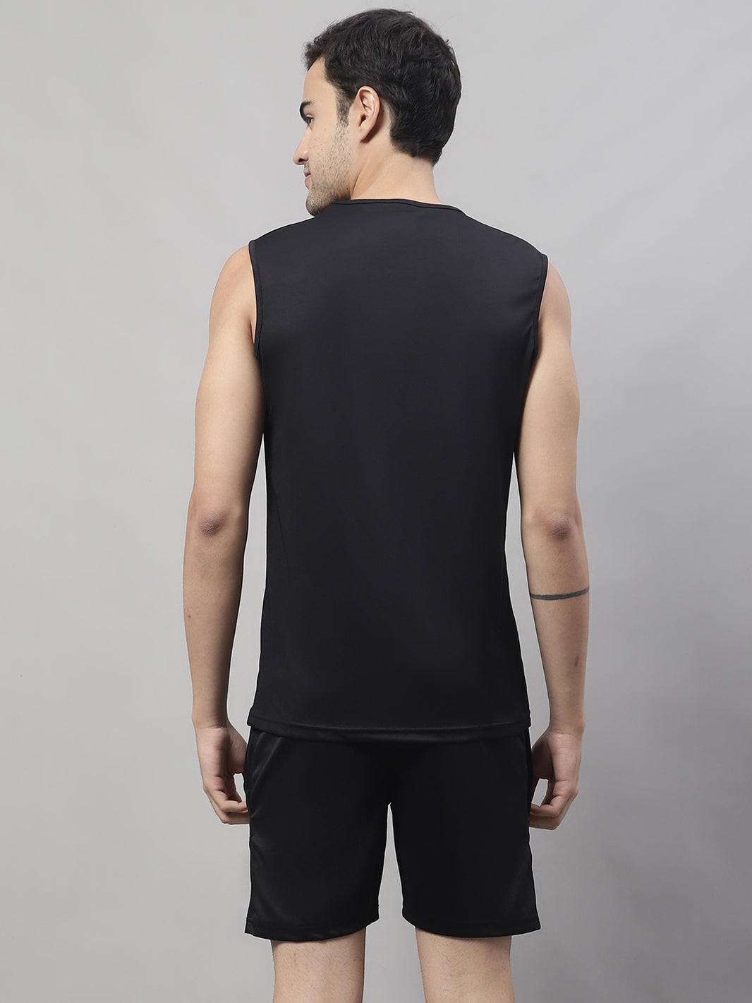 Vimal Jonney Black Dryfit Lycra Solid Co-ord Set Tracksuit For Men(Zip On 1 Side Pocket)